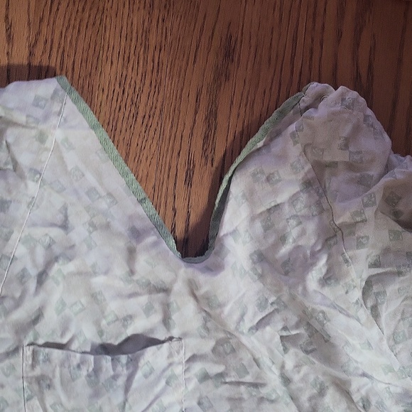 Lot Of 4 Medline Patient medical gowns 3/4 sleeve Shoulder snaps tie back blend - Picture 5 of 5